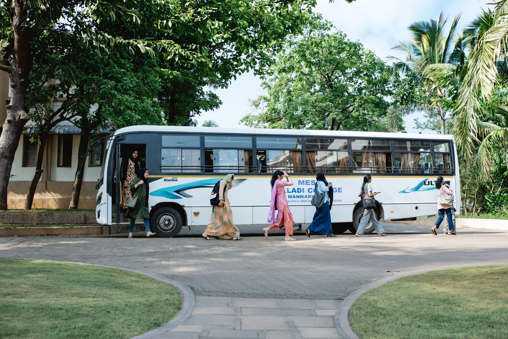College Bus Service - Image