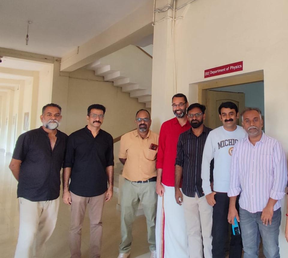 Prominent alumni visit at the Department